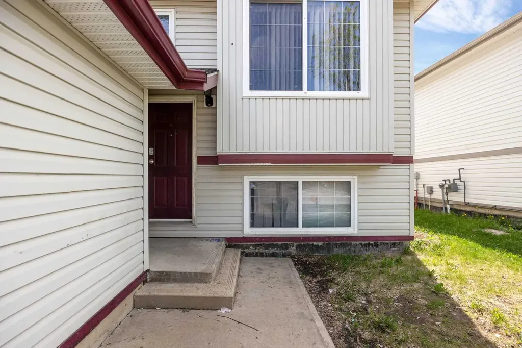 153 Leitner Gate Fort Mcmurray AB T9K 2M4