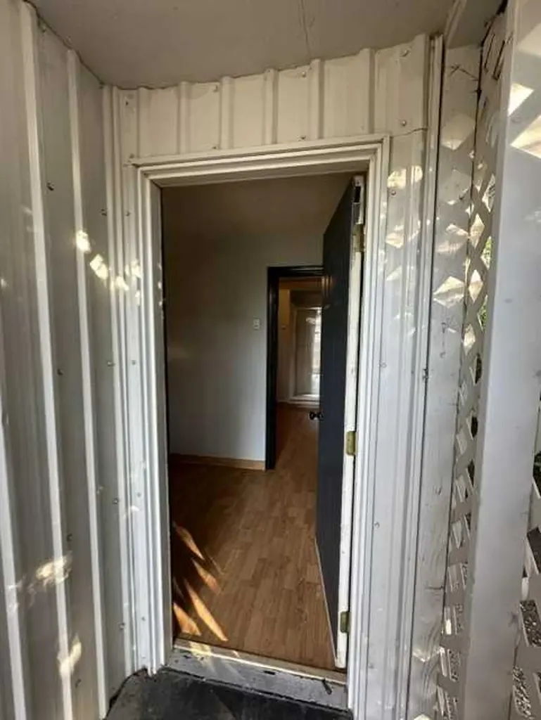 305 2 Avenue E Hanna AB T0J1P0