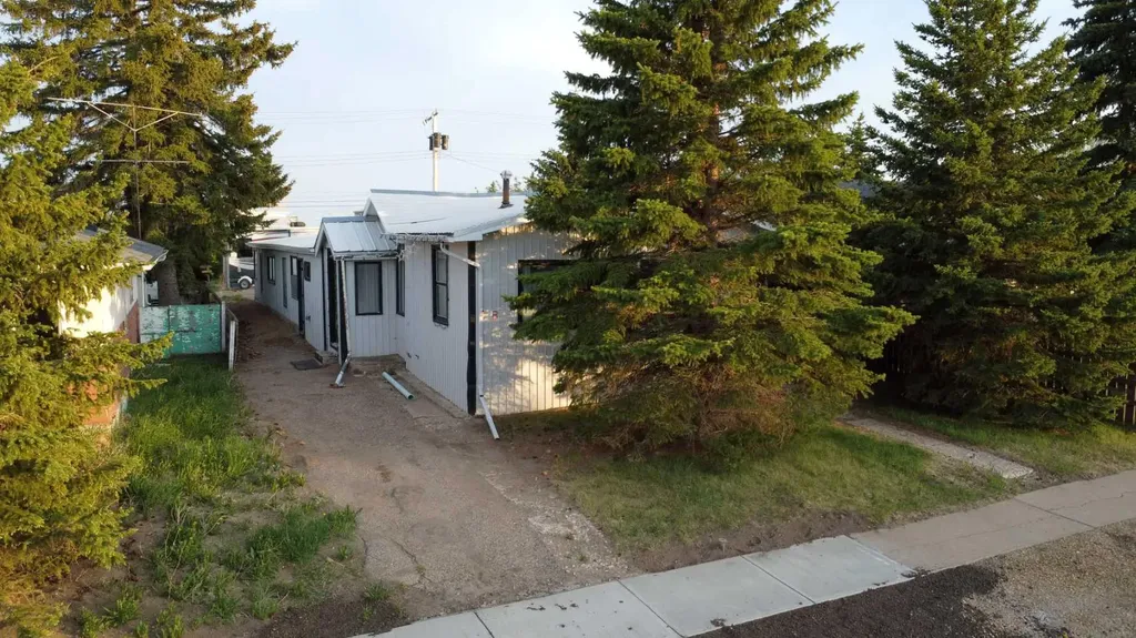 305 2 Avenue E Hanna AB T0J1P0