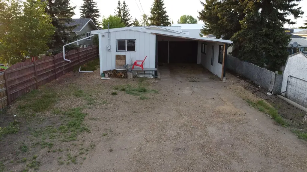 305 2 Avenue E Hanna AB T0J1P0