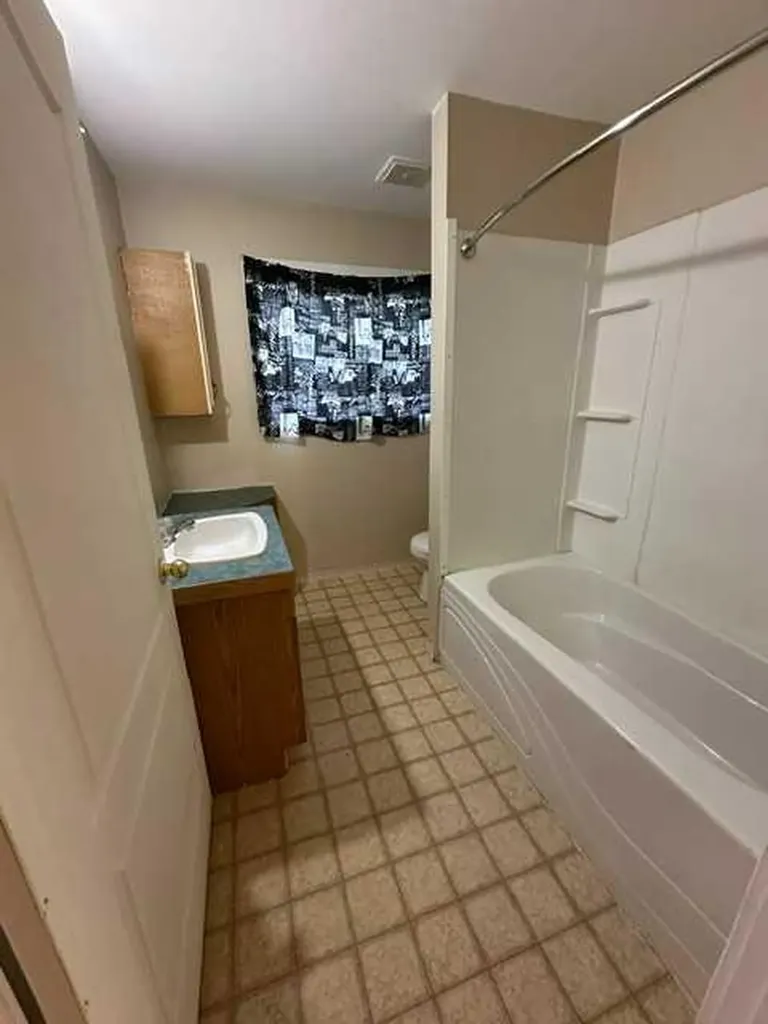 305 2 Avenue E Hanna AB T0J1P0