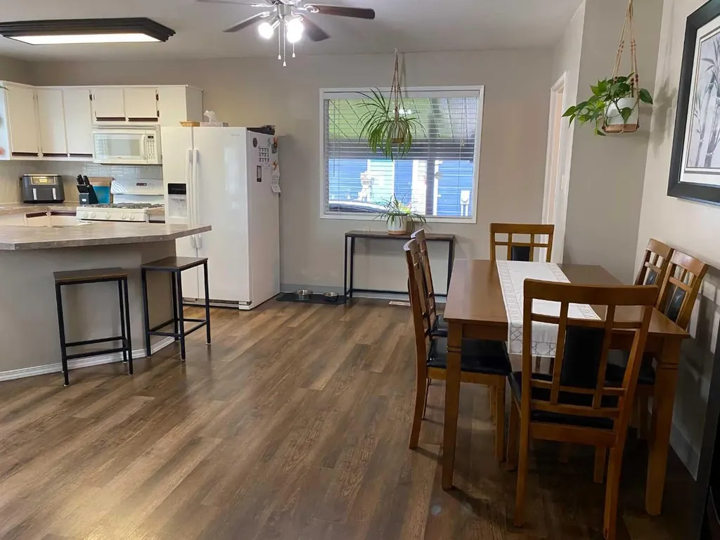 5709 53 Street Close Rocky Mountain House AB T4T1M6
