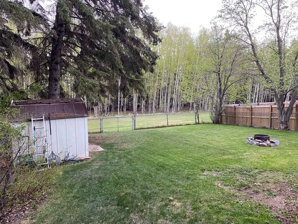 5709 53 Street Close Rocky Mountain House AB T4T1M6