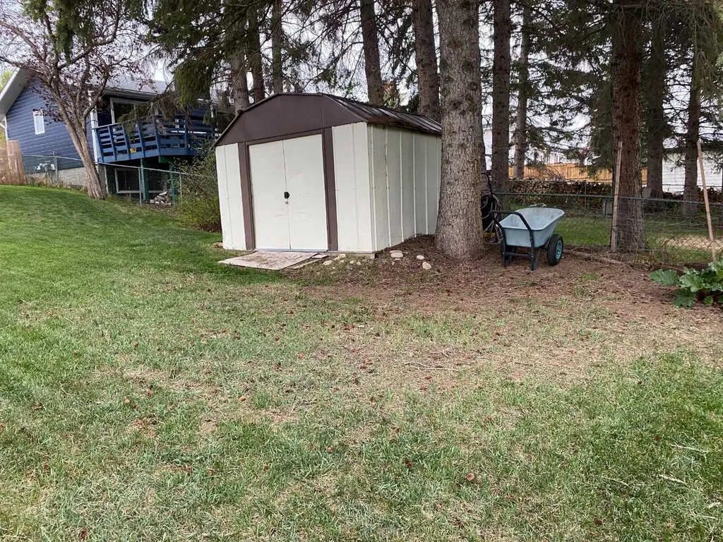 5709 53 Street Close Rocky Mountain House AB T4T1M6