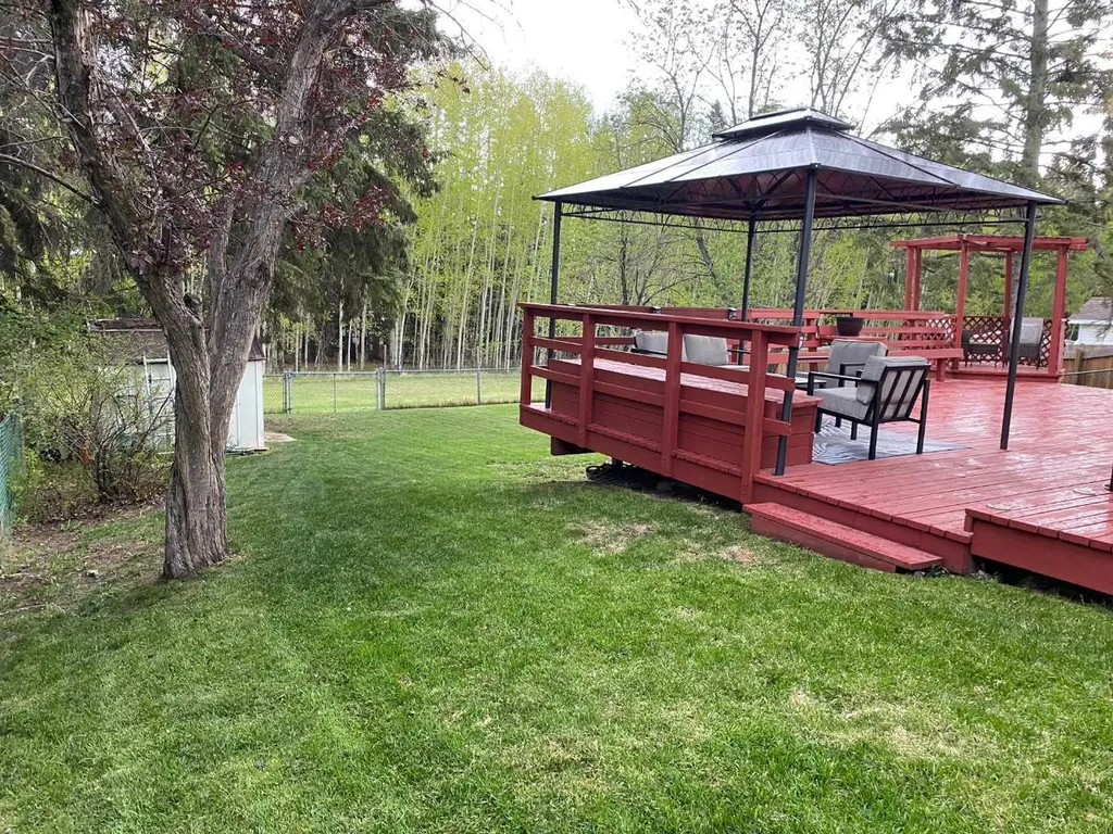 5709 53 Street Close Rocky Mountain House AB T4T1M6