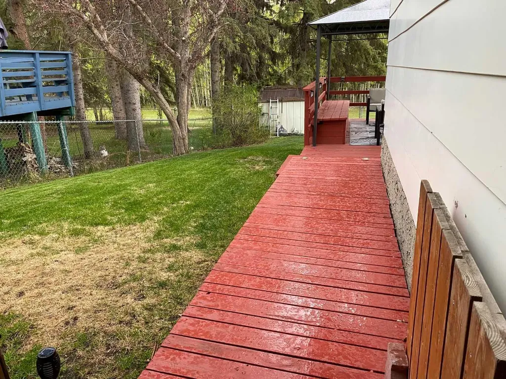 5709 53 Street Close Rocky Mountain House AB T4T1M6