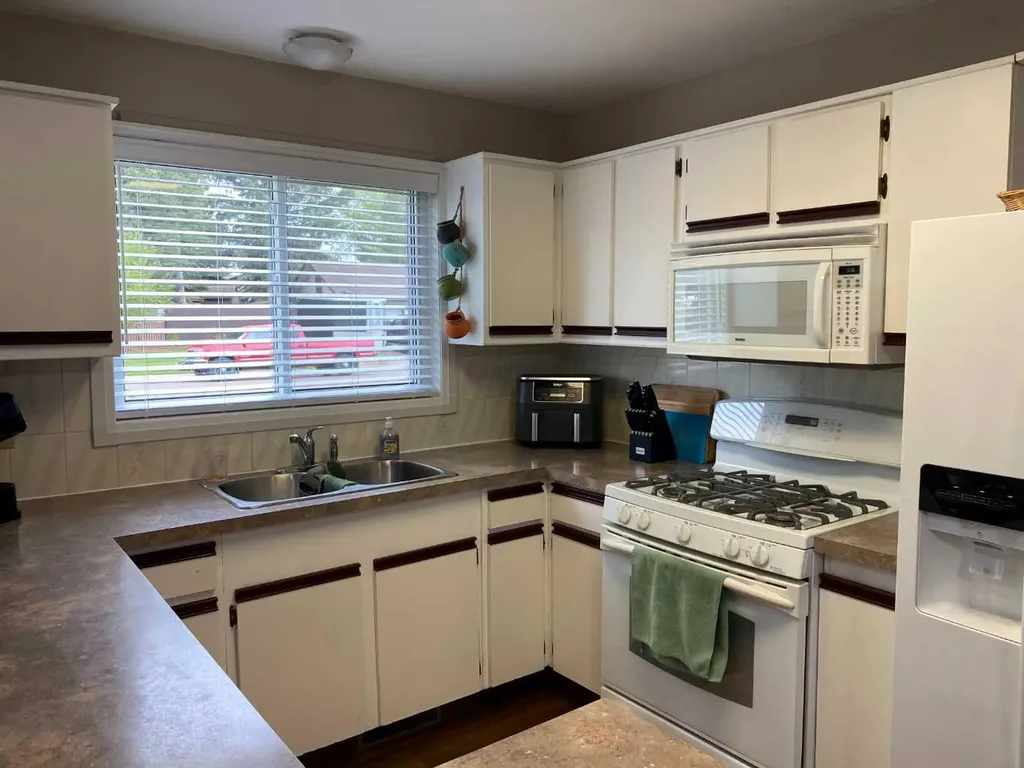 5709 53 Street Close Rocky Mountain House AB T4T1M6