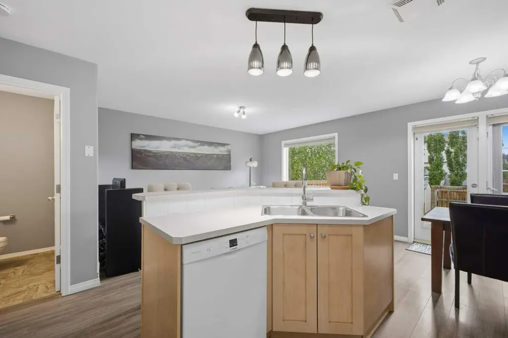 44 Arthur Close Red Deer AB T4R 3M5