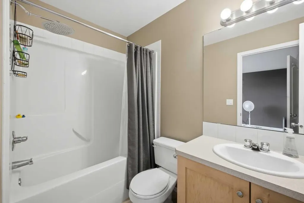 44 Arthur Close Red Deer AB T4R 3M5