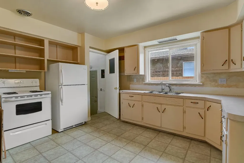 9850 104 Avenue Grande Prairie AB T8V1E4