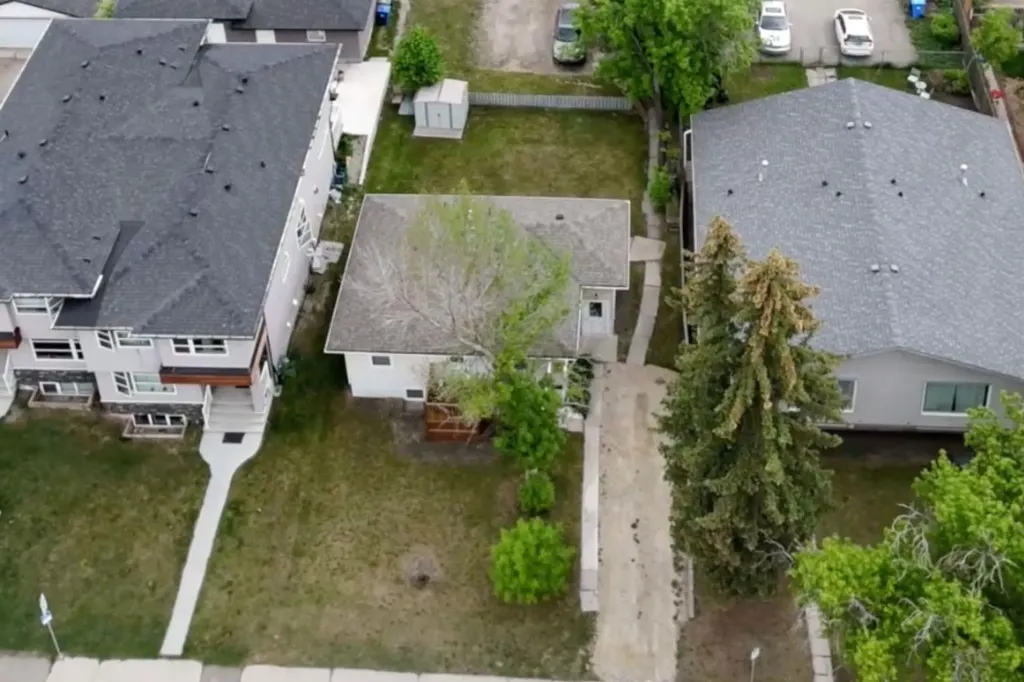 720 69 Avenue SW Calgary AB T2V 0P2