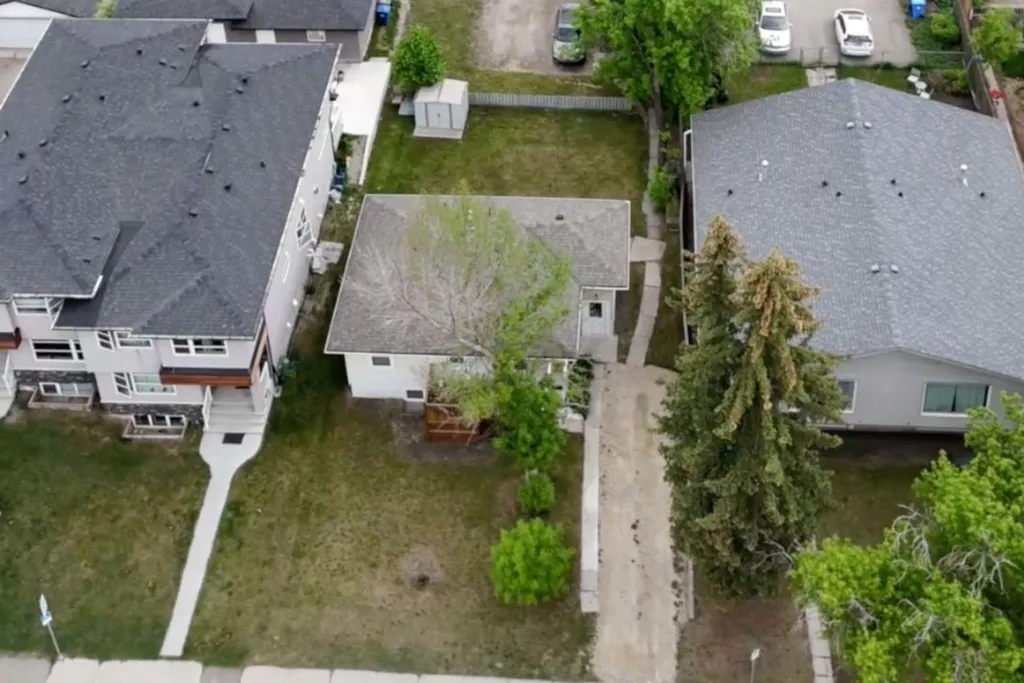 720 69 Avenue SW Calgary AB T2V 0P2