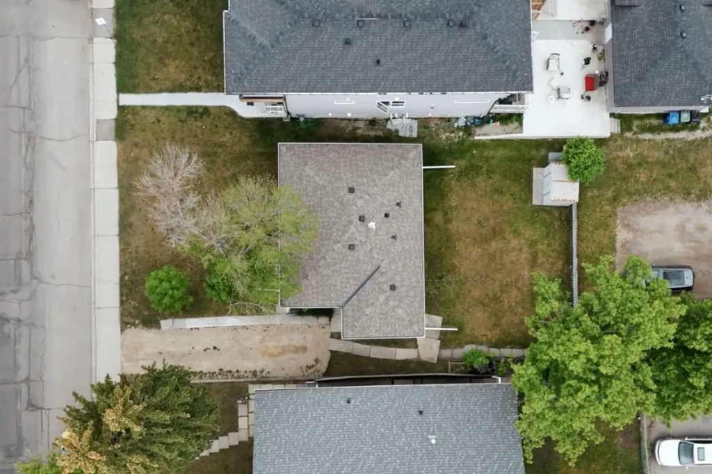 720 69 Avenue SW Calgary AB T2V 0P2