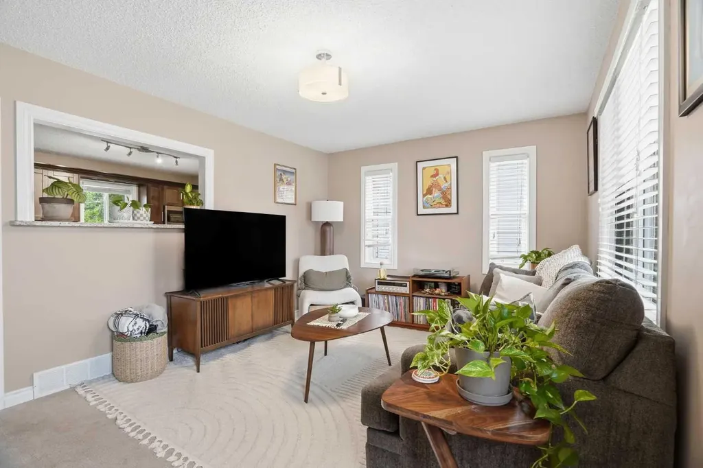 720 69 Avenue SW Calgary AB T2V 0P2
