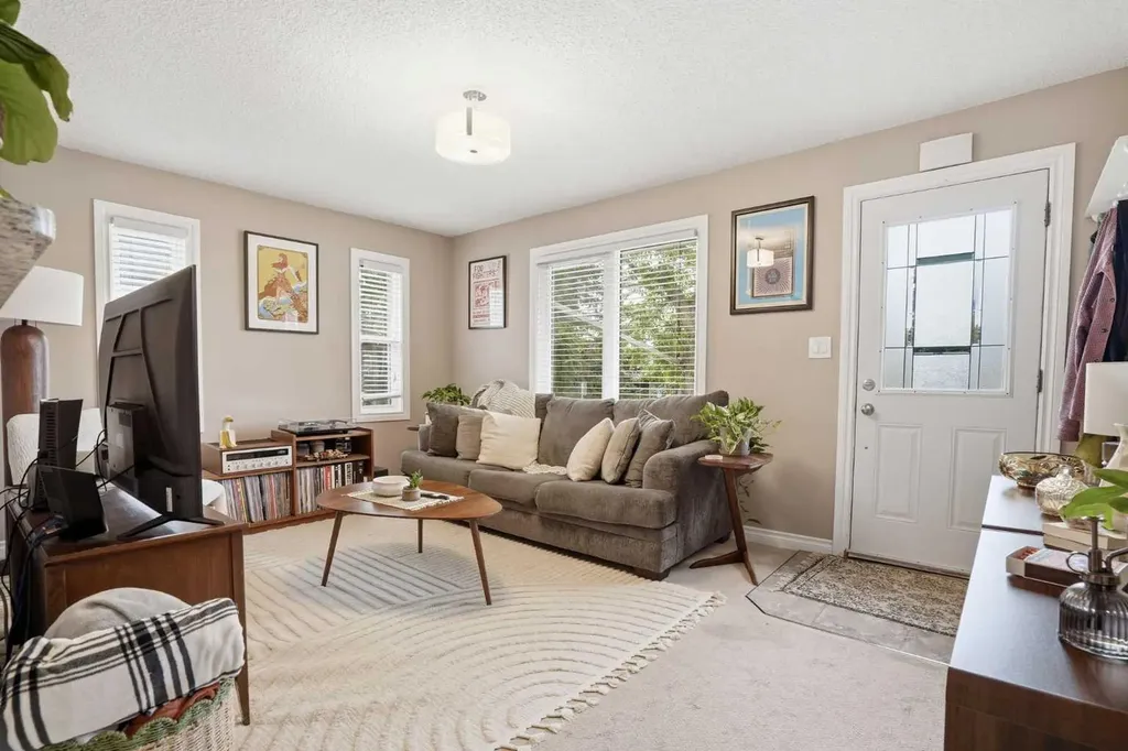 720 69 Avenue SW Calgary AB T2V 0P2