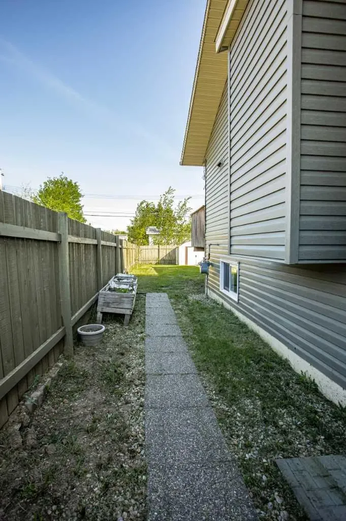 10415 106 Street High Level AB T0H 1Z0