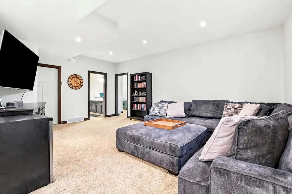 43 Thompson Crescent Red Deer AB T4P 0R9