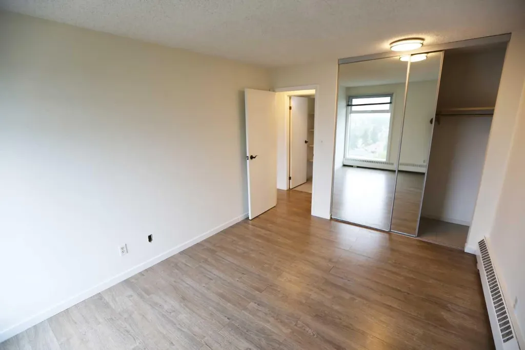 8604 48 Avenue NW Calgary AB T3B 5E6
