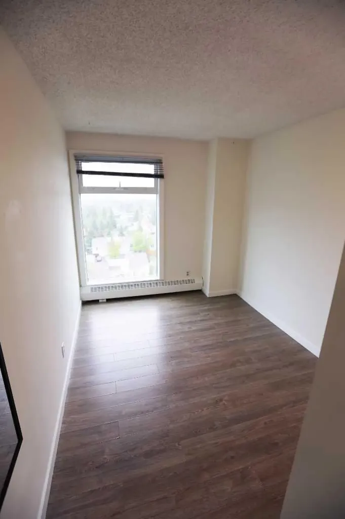 8604 48 Avenue NW Calgary AB T3B 5E6