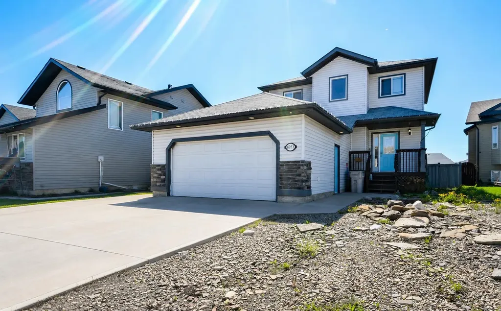 8933 114 Avenue Grande Prairie AB T8X 1T9