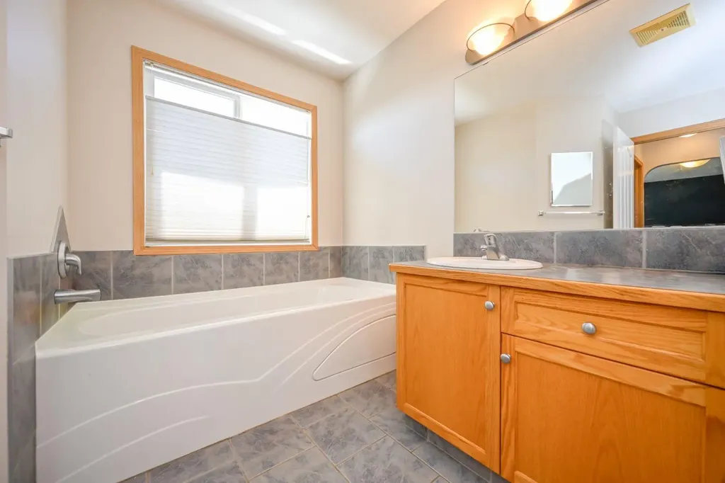 8933 114 Avenue Grande Prairie AB T8X 1T9