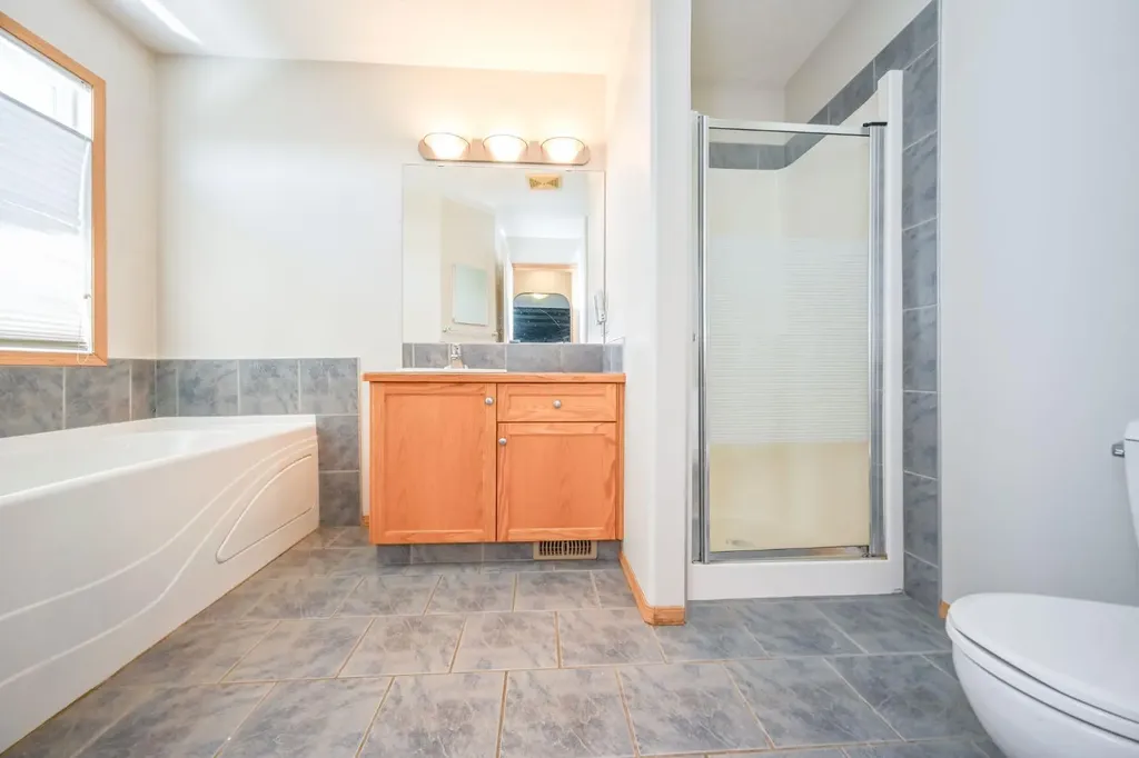 8933 114 Avenue Grande Prairie AB T8X 1T9