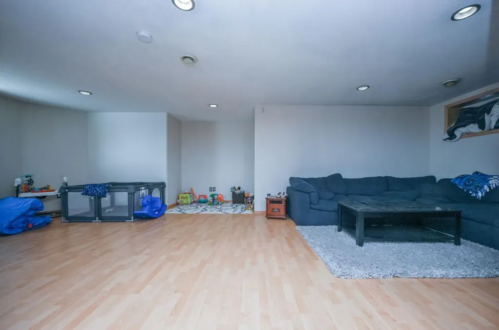 8933 114 Avenue Grande Prairie AB T8X 1T9