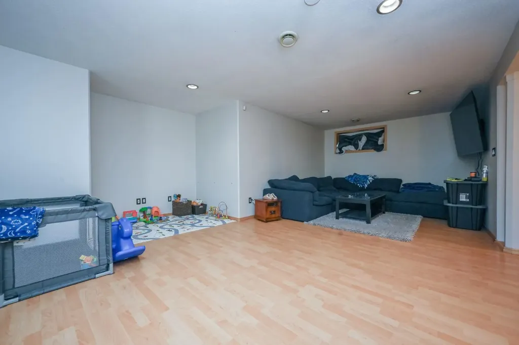 8933 114 Avenue Grande Prairie AB T8X 1T9