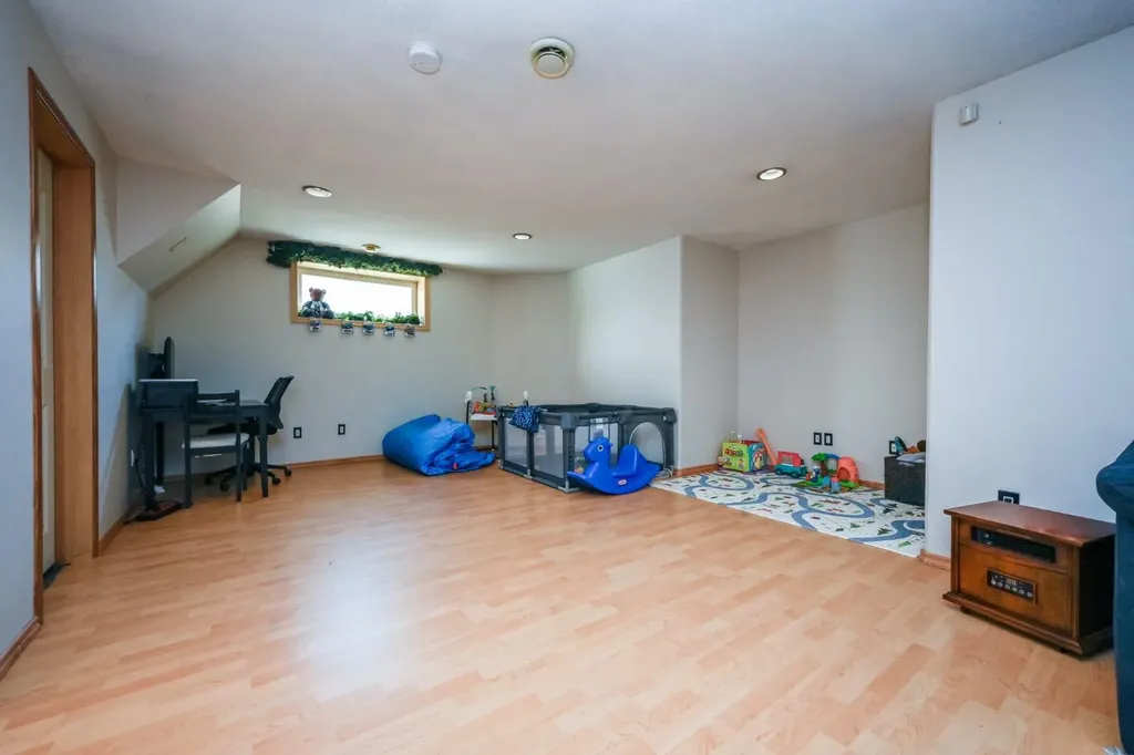 8933 114 Avenue Grande Prairie AB T8X 1T9