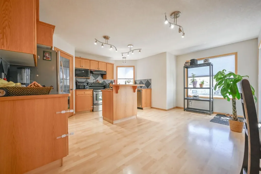 8933 114 Avenue Grande Prairie AB T8X 1T9