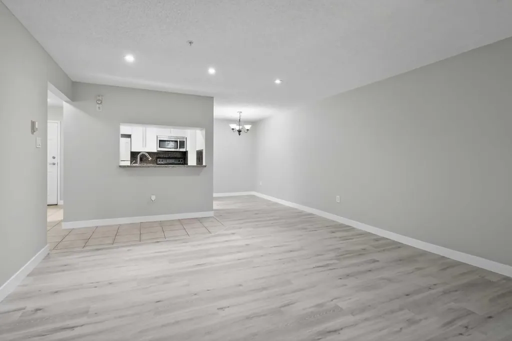 790 Kingsmere Crescent SW Calgary AB T2V 2H8
