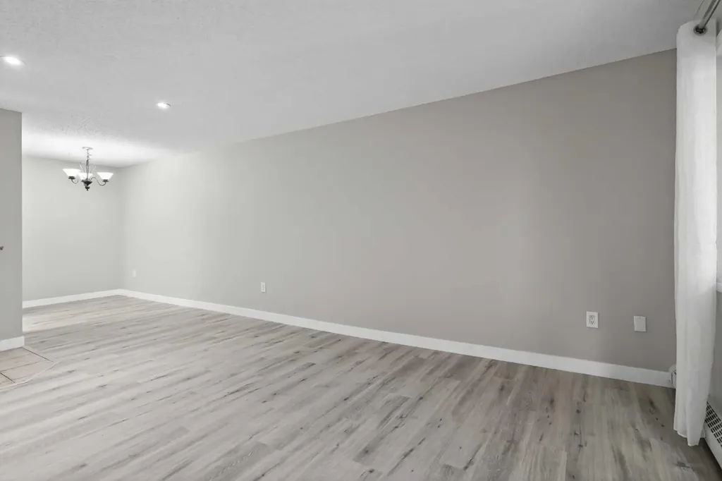 790 Kingsmere Crescent SW Calgary AB T2V 2H8