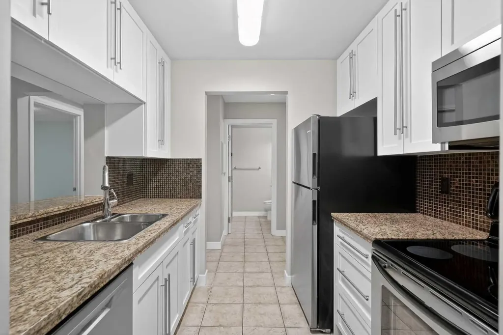 790 Kingsmere Crescent SW Calgary AB T2V 2H8