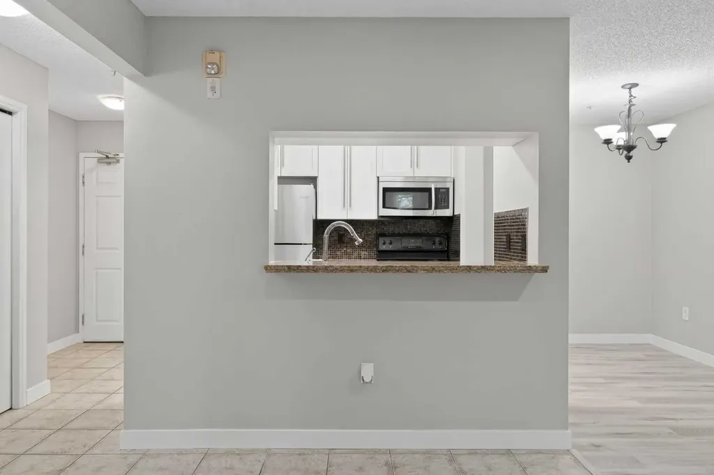 790 Kingsmere Crescent SW Calgary AB T2V 2H8