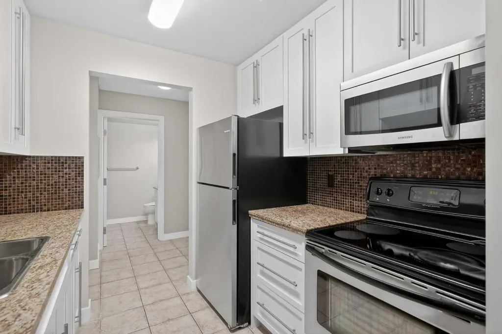 790 Kingsmere Crescent SW Calgary AB T2V 2H8