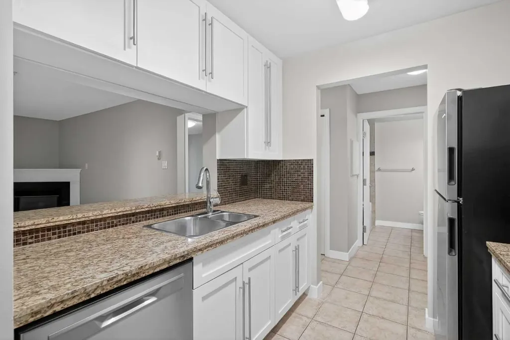 790 Kingsmere Crescent SW Calgary AB T2V 2H8