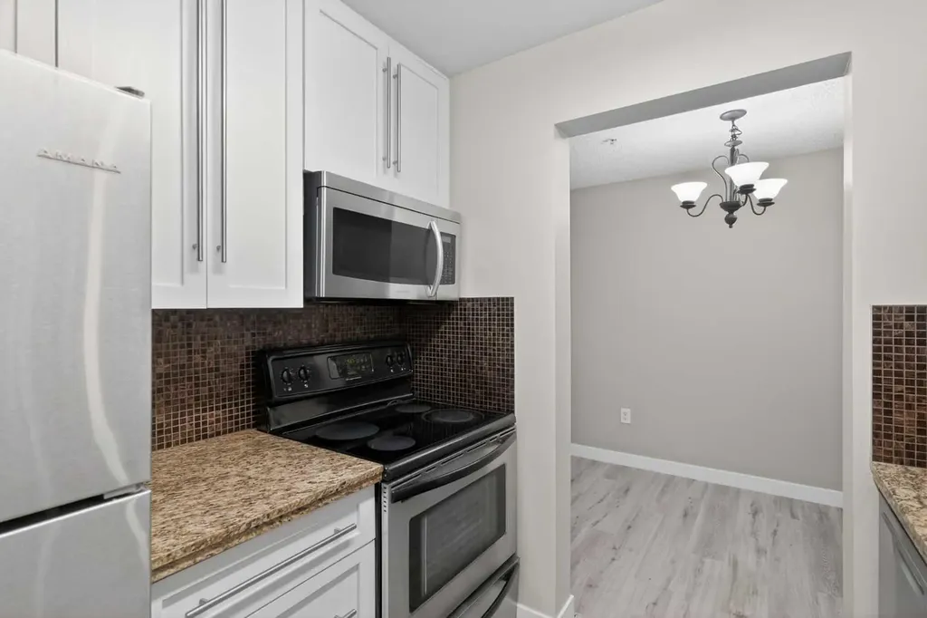 790 Kingsmere Crescent SW Calgary AB T2V 2H8