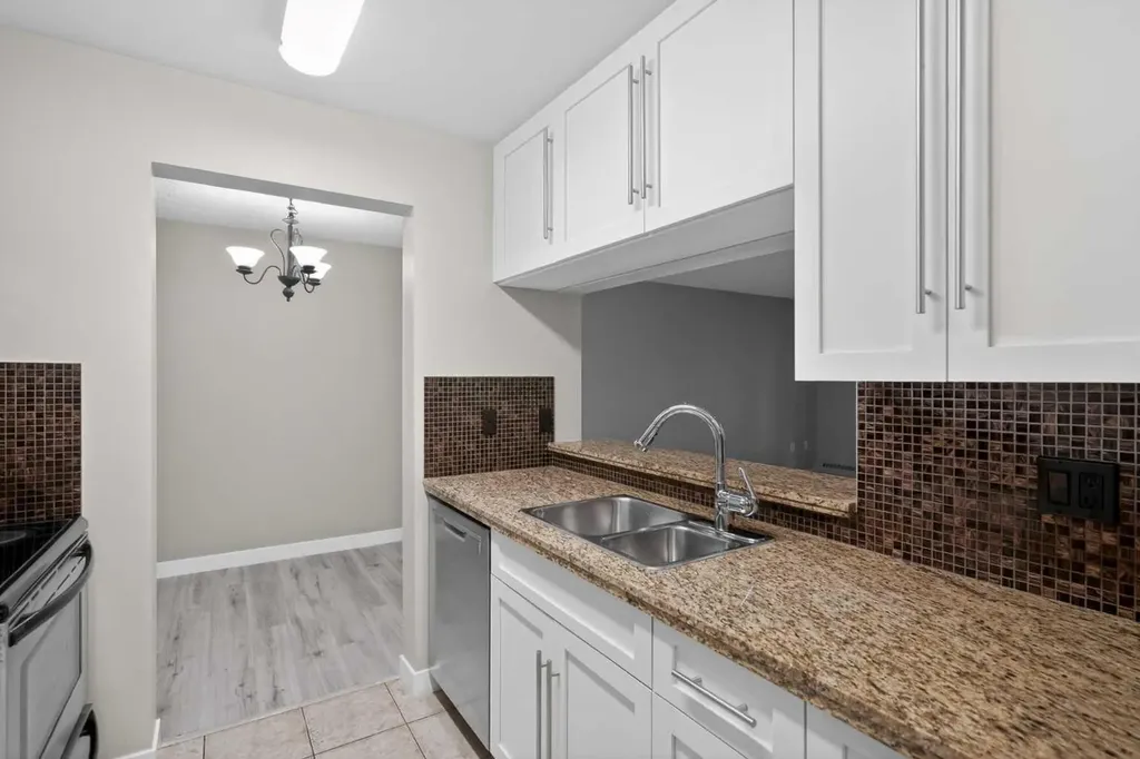 790 Kingsmere Crescent SW Calgary AB T2V 2H8