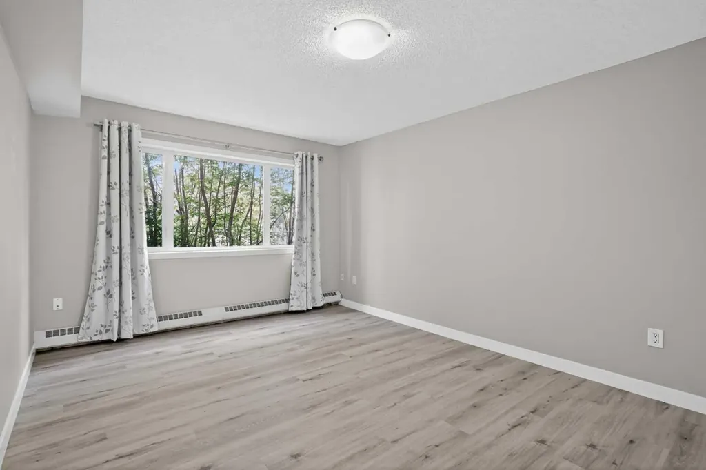 790 Kingsmere Crescent SW Calgary AB T2V 2H8