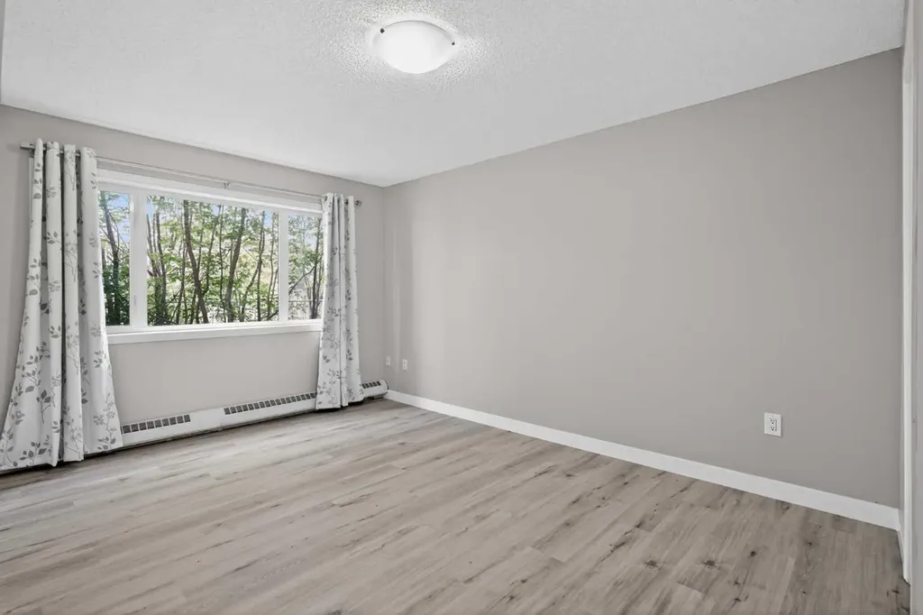 790 Kingsmere Crescent SW Calgary AB T2V 2H8