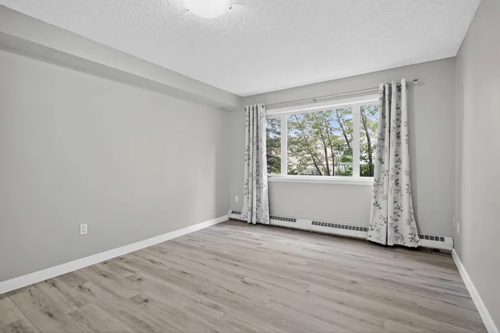 790 Kingsmere Crescent SW Calgary AB T2V 2H8