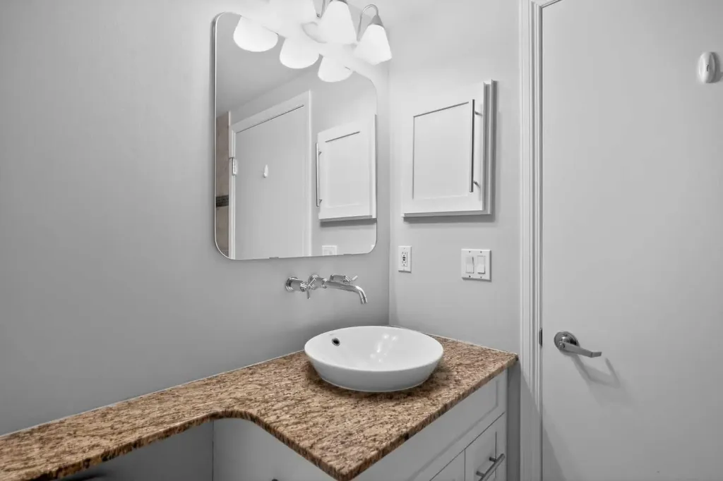 790 Kingsmere Crescent SW Calgary AB T2V 2H8