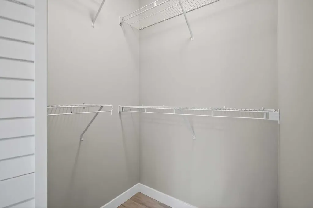 790 Kingsmere Crescent SW Calgary AB T2V 2H8