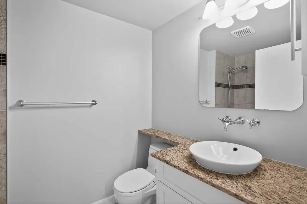 790 Kingsmere Crescent SW Calgary AB T2V 2H8