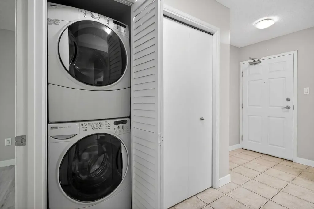 790 Kingsmere Crescent SW Calgary AB T2V 2H8