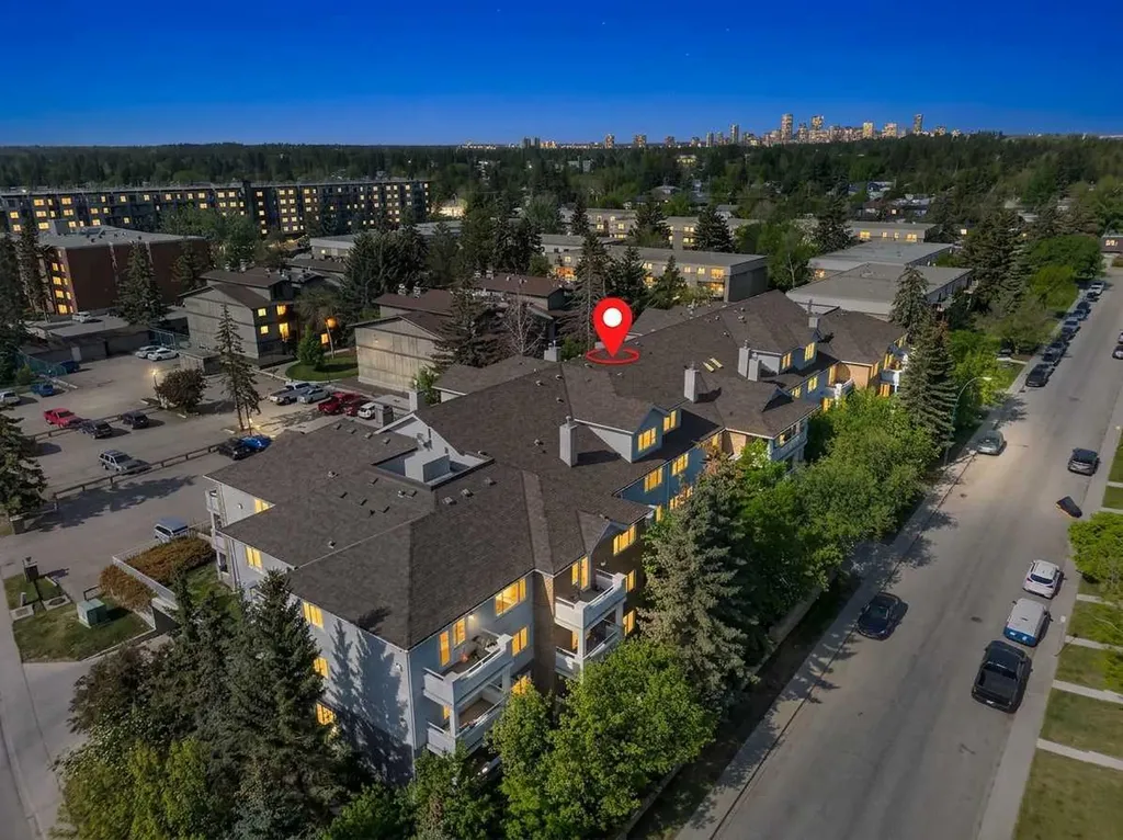 790 Kingsmere Crescent SW Calgary AB T2V 2H8