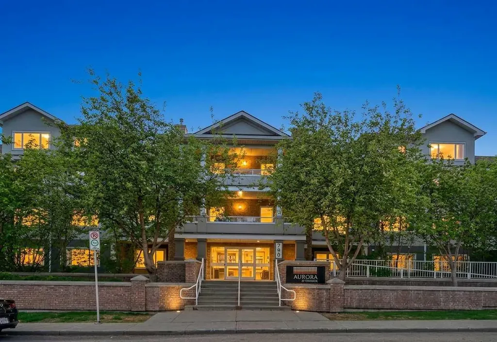 790 Kingsmere Crescent SW Calgary AB T2V 2H8
