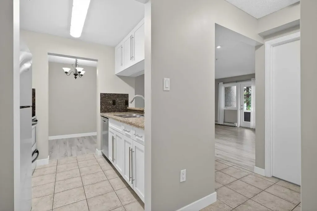790 Kingsmere Crescent SW Calgary AB T2V 2H8