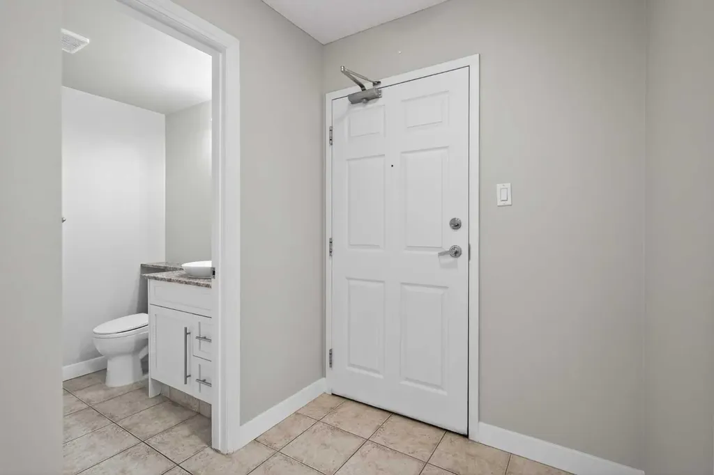 790 Kingsmere Crescent SW Calgary AB T2V 2H8