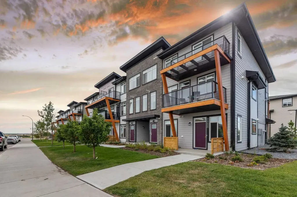 19645 48 Street SE Calgary AB T3M 3T9